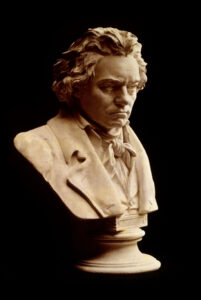figura Beethoven músico sordo