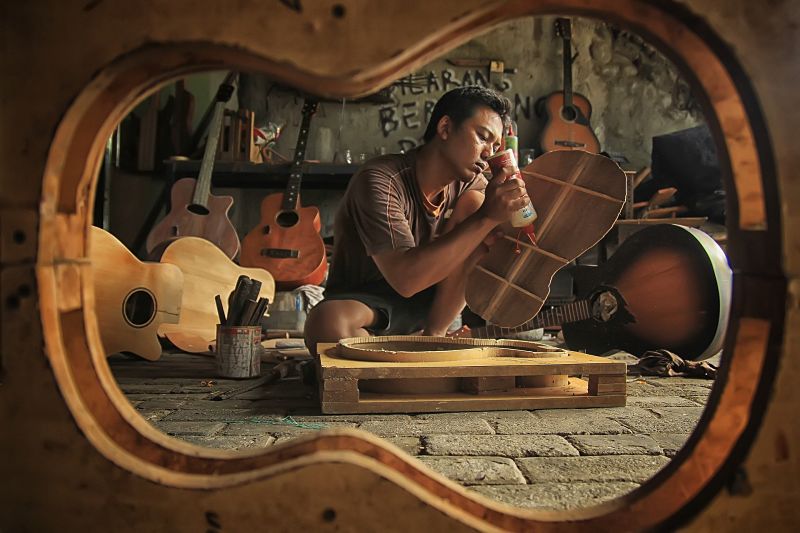 luthier reparación instrumentos musicales