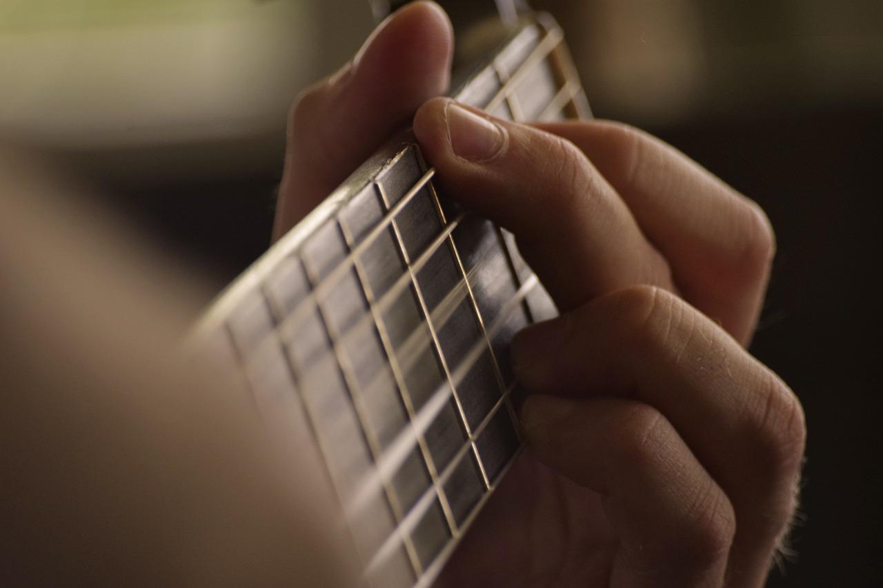 Cambiar las cuerdas de una guitarra eléctrica paso a paso - Blog