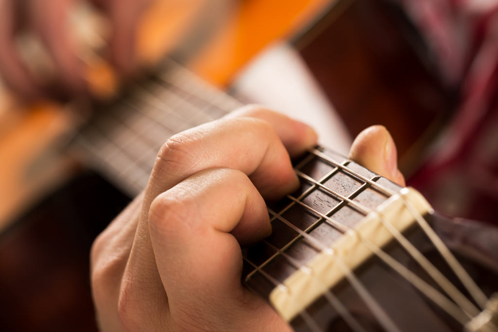 caloría docena a tiempo 5 Canciones fáciles para tocar con la guitarra - NEOMÚSICA | Tu blog de  música