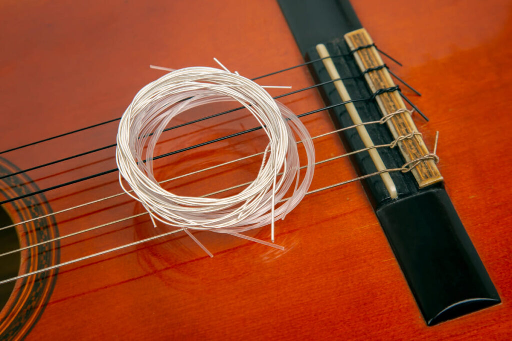 diferencia entre cuerdas guitarra acústica y clásica