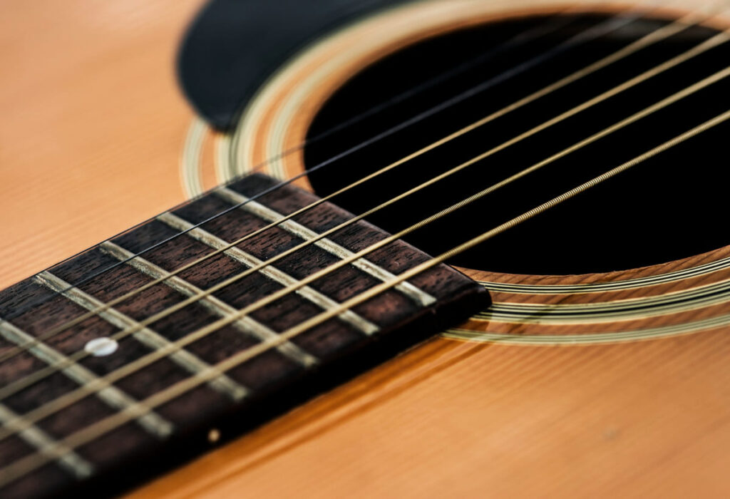 diferencias guitarra acústica y clásica