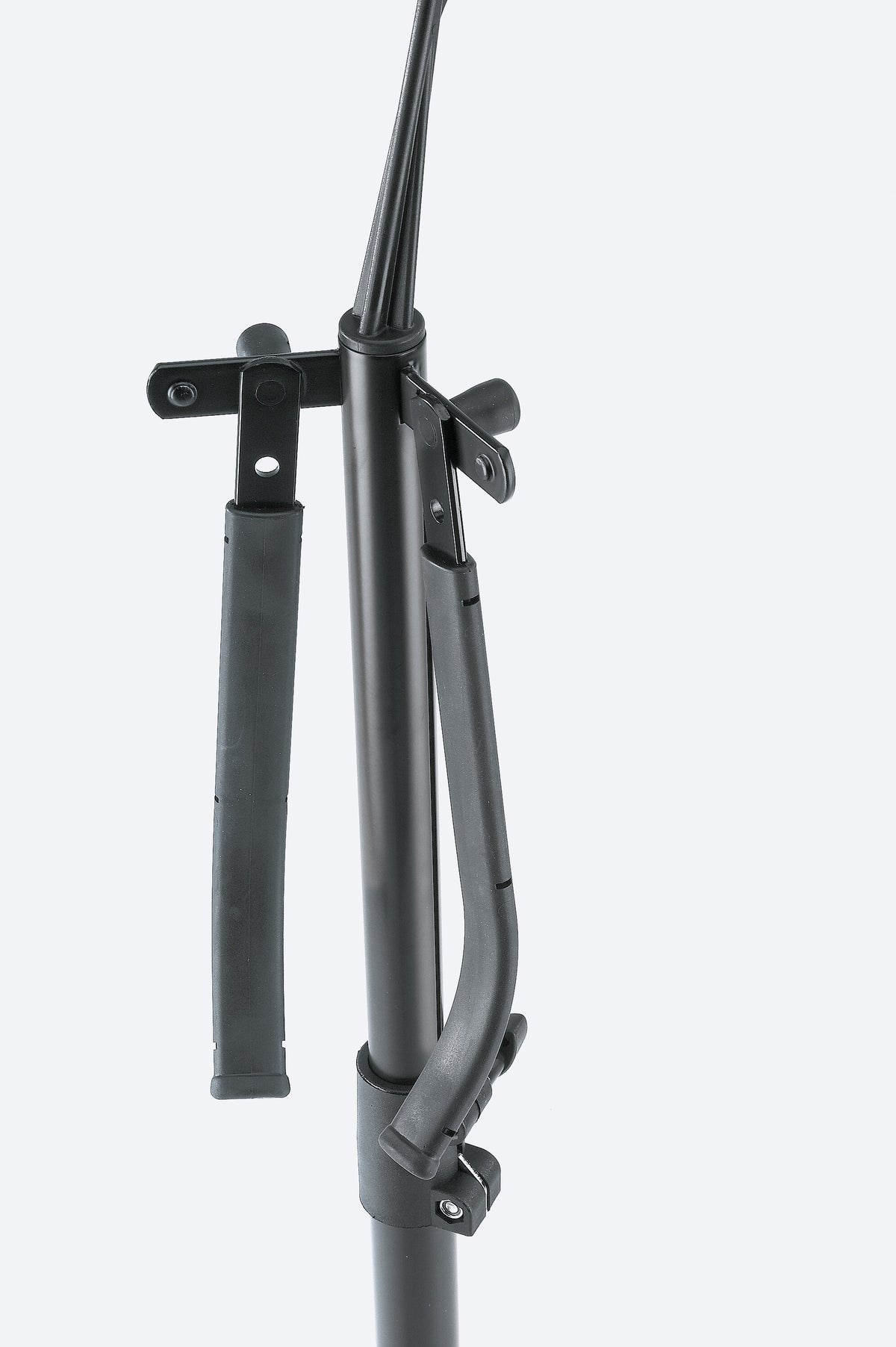 Soporte_Violoncello_K&M_con_Portaarco_Negro_14110_03