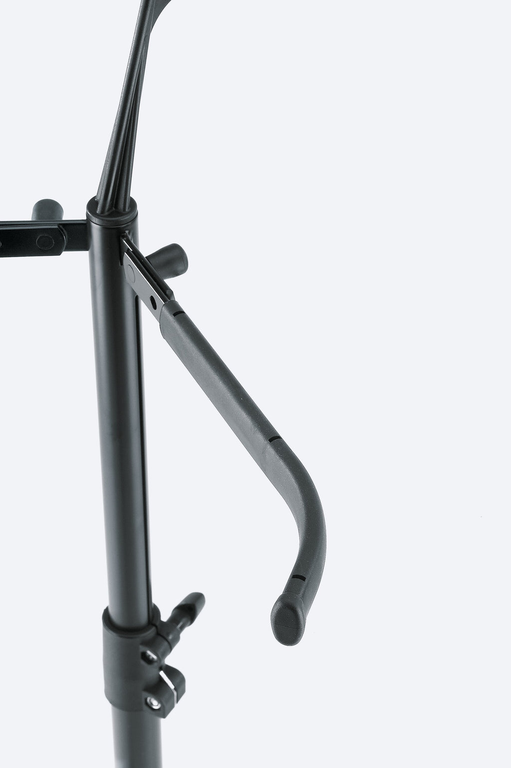 Soporte_Violoncello_K&M_con_Portaarco_Negro_14110_04