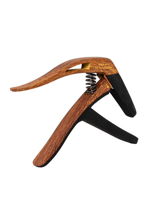 Cejilla Trigger Stagg Curva Guitarra Acustica y Electrica Imitacion Madera Oscura SCPX-CU DKWOOD_01