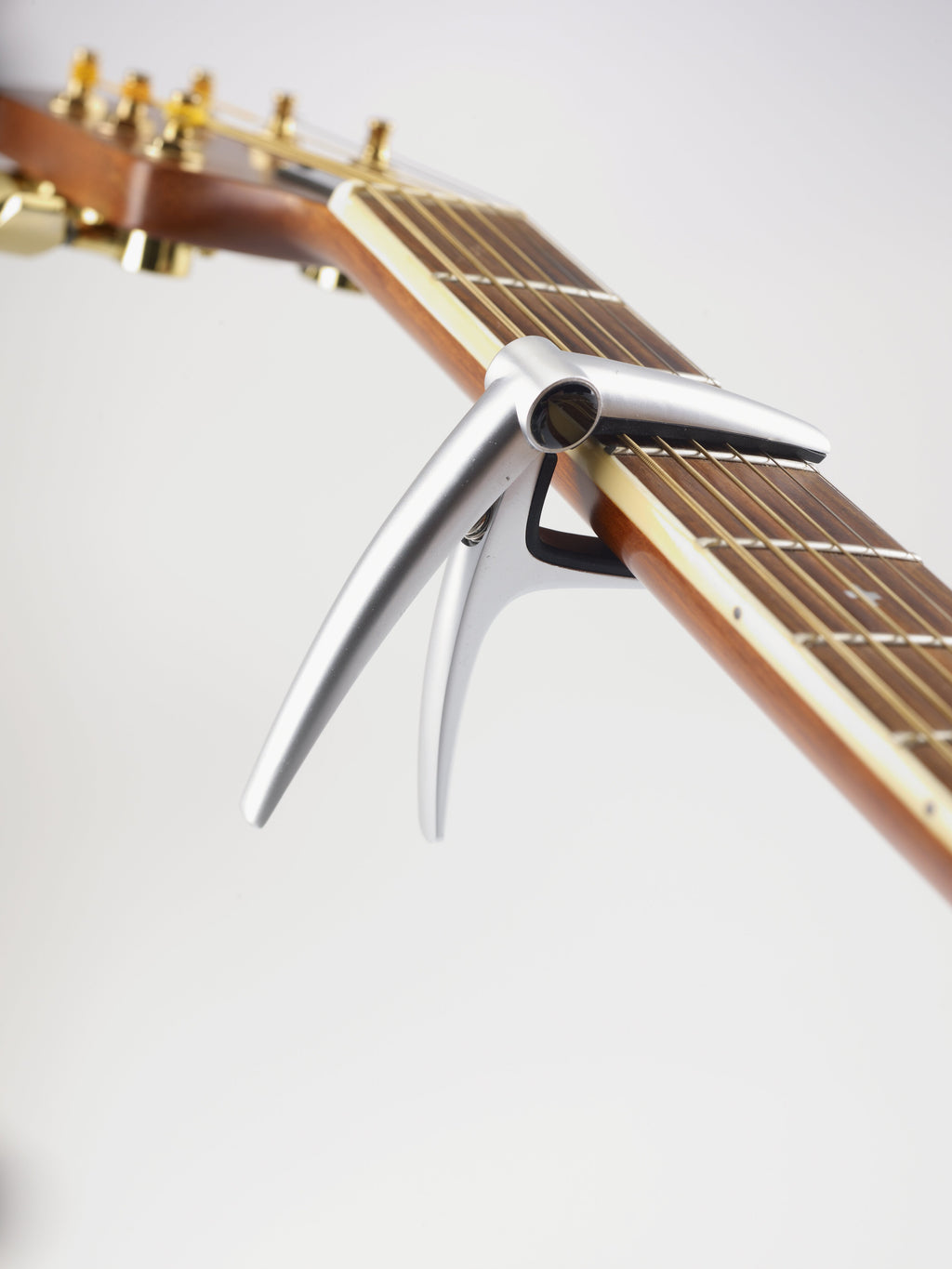 Cejilla_Guitarra_Acustica_y_Electrica_K&M_Cromo_Mate_30900_02