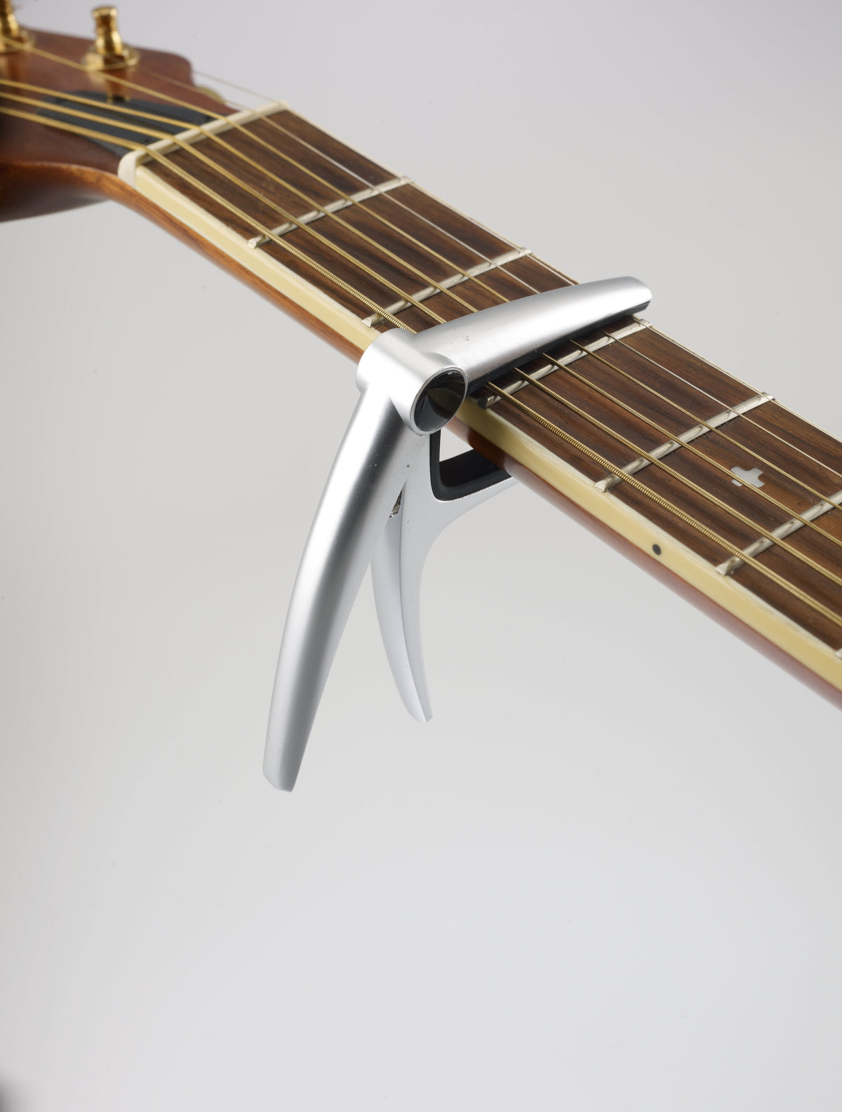 Cejilla_Guitarra_Acustica_y_Electrica_K&M_Cromo_Mate_30900_03
