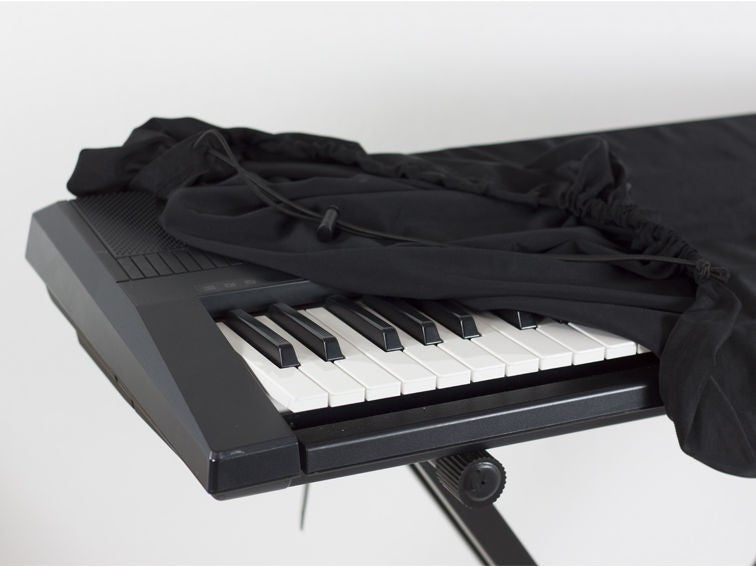 Capa de Teclado Elástica Universal Preta Ortola 7697