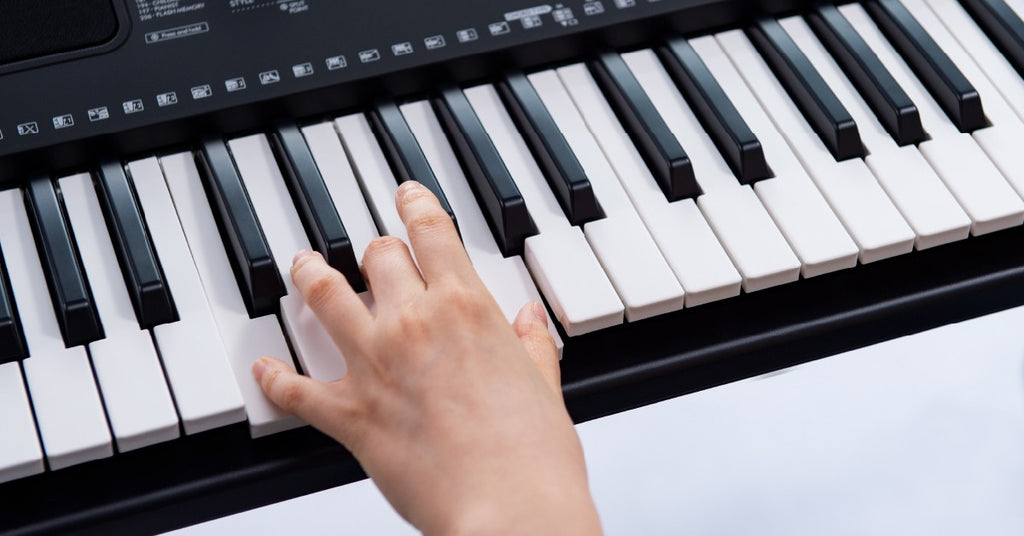 Yamaha PSRE373 Digital Keyboard (61 Keys)