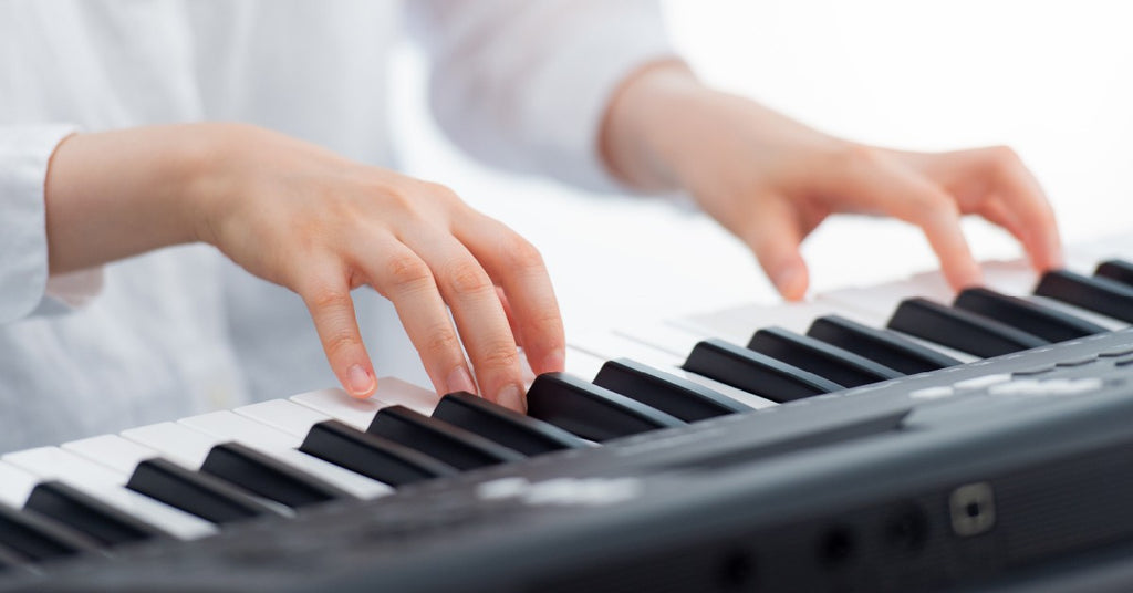 Yamaha PSRE373 Digital Keyboard (61 Keys)