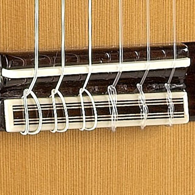 Guitarra Clasica Alhambra Caja Estrecha Electrificada Cut-Away 5 P CT E2