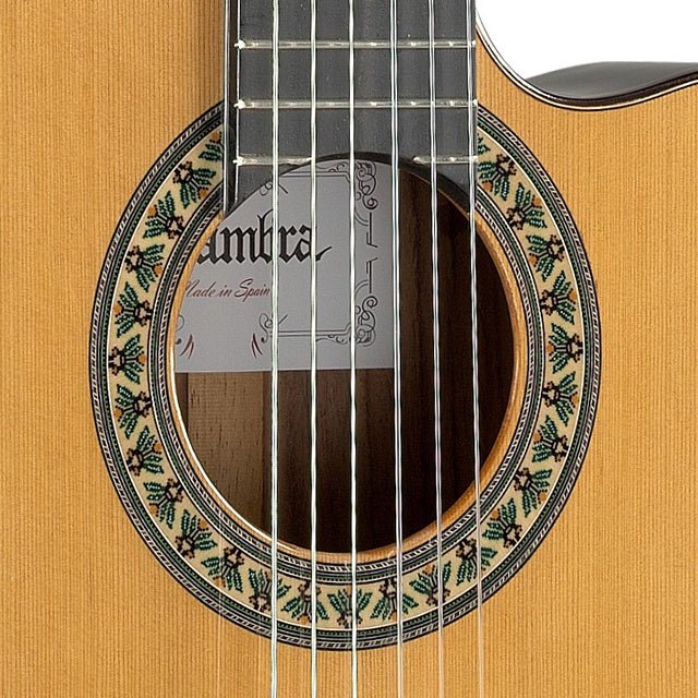 Guitarra Clasica Alhambra Caja Estrecha Electrificada Cut-Away 5 P CT E2