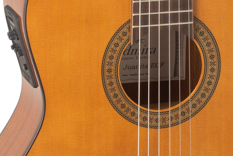 Guitarra_Clasica_Admira_Juanita_Electrificada_Fishman_Cutaway_04