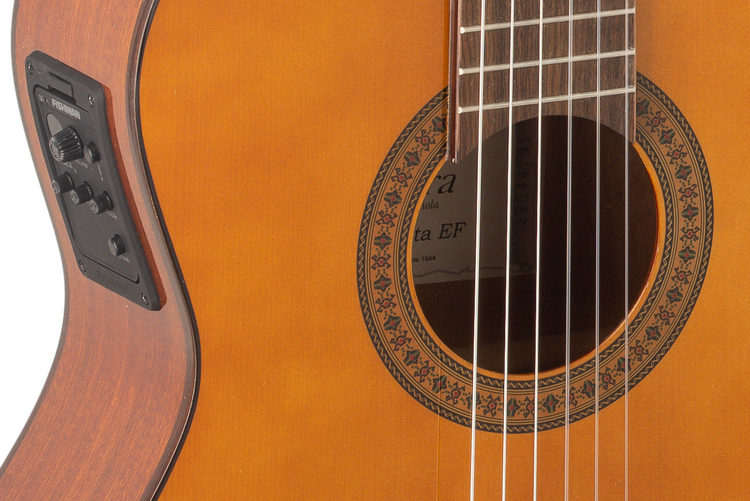 Guitarra_Clasica_Admira_Juanita_Electrificada_Fishman_04