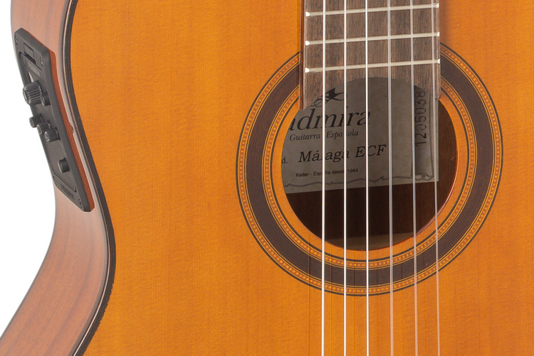 Guitarra_Clasica_Admira_Malaga_Electrificada_Fishman_Cutaway_04