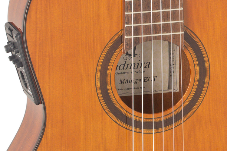 Guitarra_Clasica_Admira_Malaga_Electrificada_EQ6_Cutaway_Cuerpo_Estrecho_04