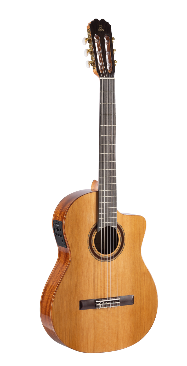 Guitarra_Clasica_Admira_Granada_Electrificada_Fishman_Cutaway_Cuerpo_Estrecho_01