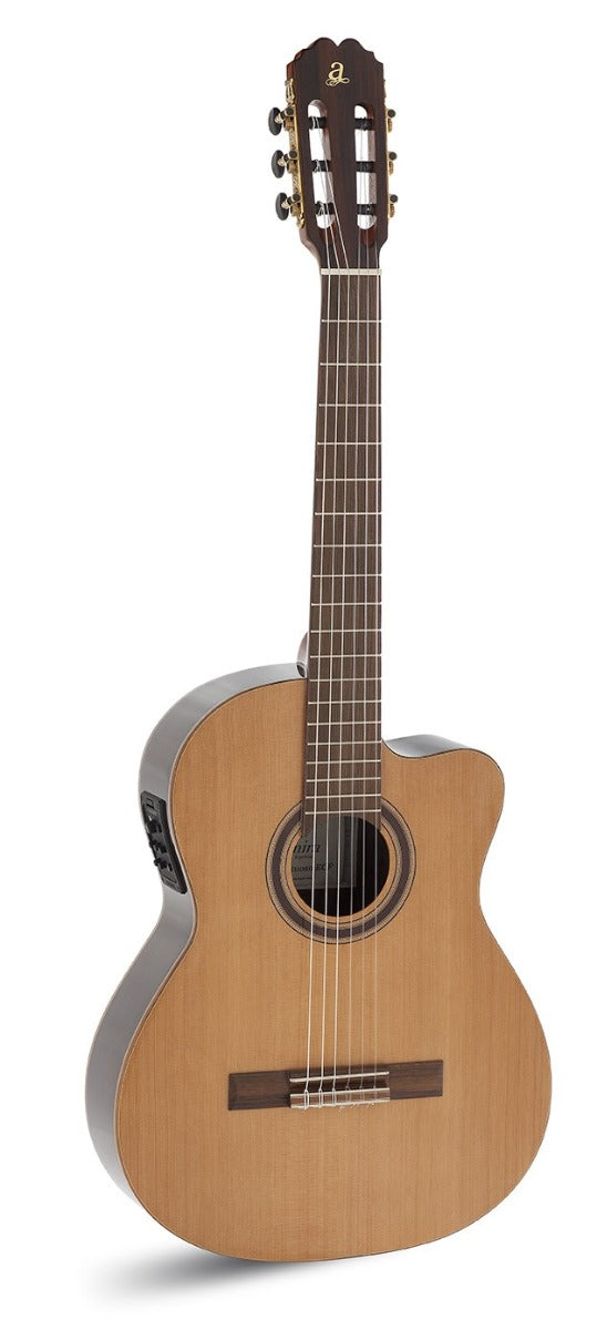 Guitarra_Clasica_Admira_Virtuoso_Electrificada_Fishman_Cutaway_01