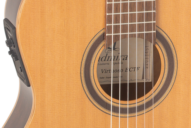Guitarra_Clasica_Admira_Virtuoso_Electrificada_Fishman_Cutaway_Cuerpo_Estrecho_04