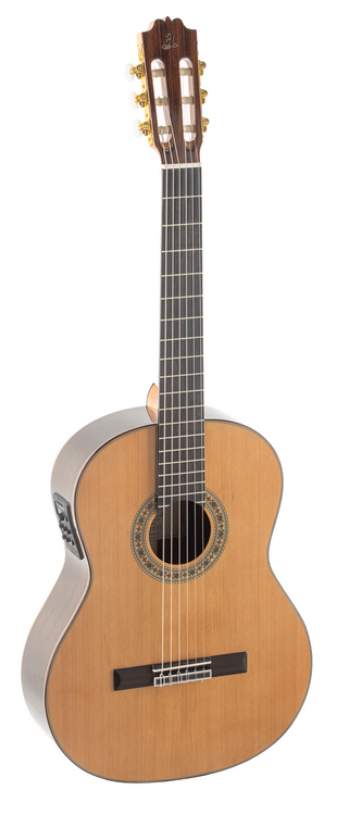Guitarra_Clasica_Admira_A15_Electrificada_Fishman_01