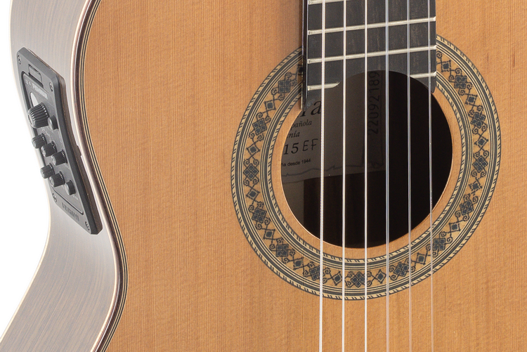 Guitarra_Clasica_Admira_A15_Electrificada_Fishman_03