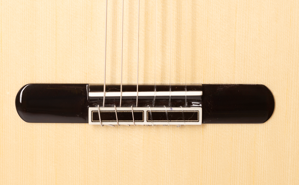 Guitarra_Clasica_Admira_Artista_Tapa_Abeto_Fondo_Santos_04