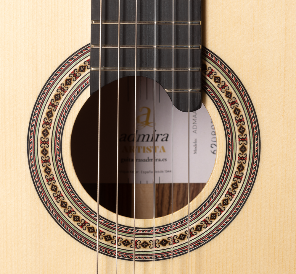 Guitarra_Clasica_Admira_Artista_Tapa_Abeto_Fondo_Ziricote_03