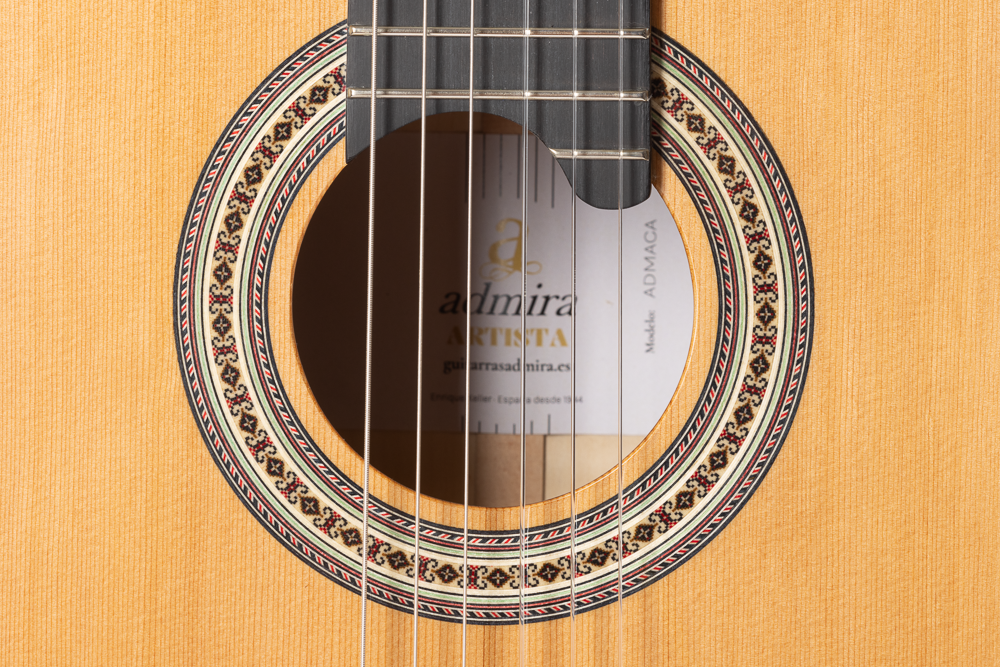 Guitarra_Clasica_Admira_Artista_Tapa_Cedro_Fondo_Arce_03