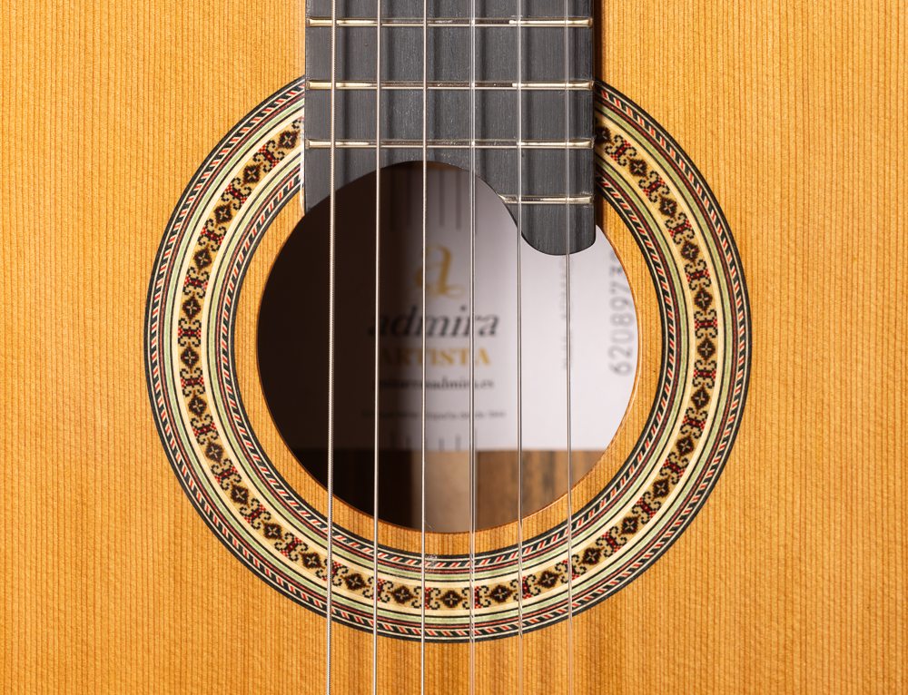 Guitarra_Clasica_Admira_Artista_Tapa_Cedro_Fondo_Bocote_03