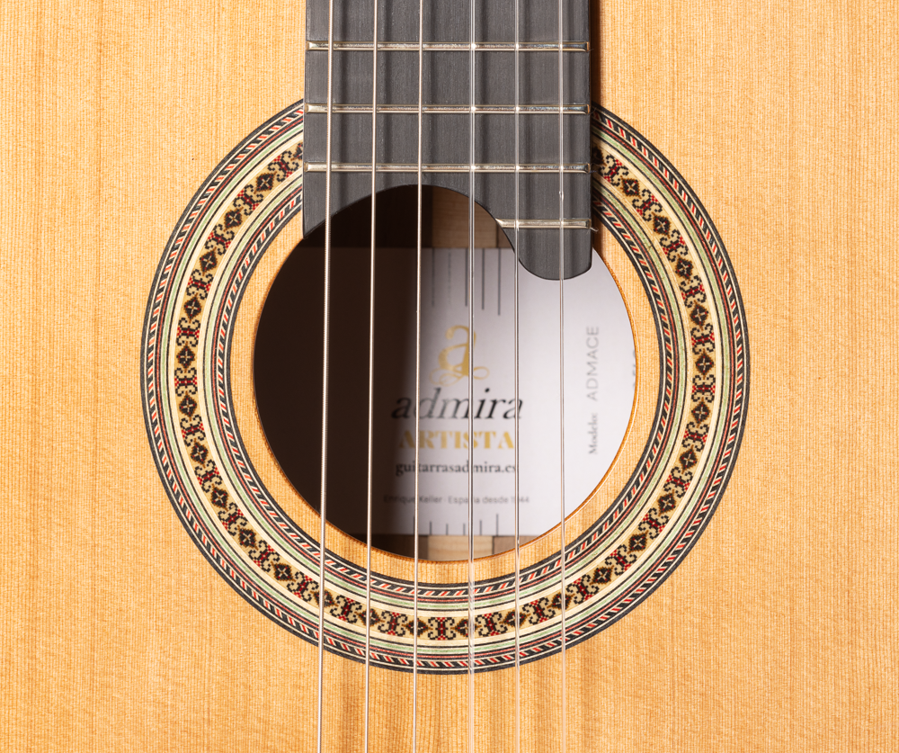 Guitarra_Clasica_Admira_Artista_Tapa_Cedro_Fondo_Ebano_03