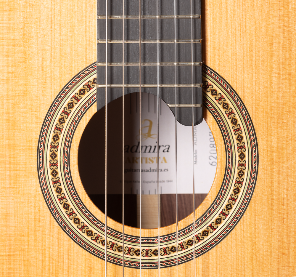 Guitarra_Clasica_Admira_Artista_Tapa_Cedro_Fondo_Palosanto_03