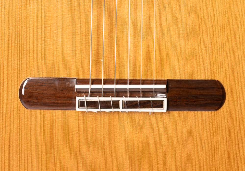 Guitarra_Clasica_Admira_Artista_Tapa_Cedro_Fondo_Santos_03