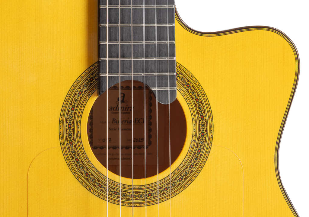 Guitarra_Flamenca_Admira_Buleria_Electrificada_Fishman_Cutaway_05