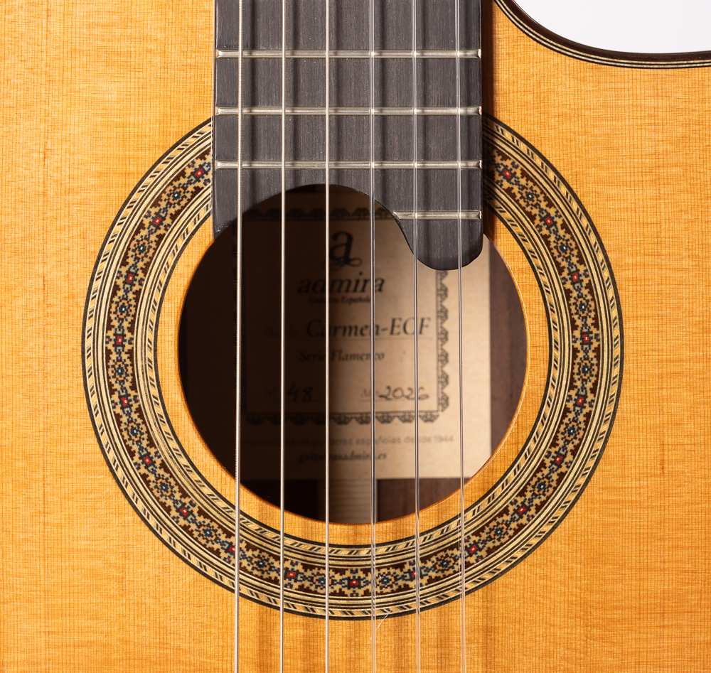 Guitarra_Flamenca_Admira_Carmen_Electrificada_Fishman_Cutaway_04