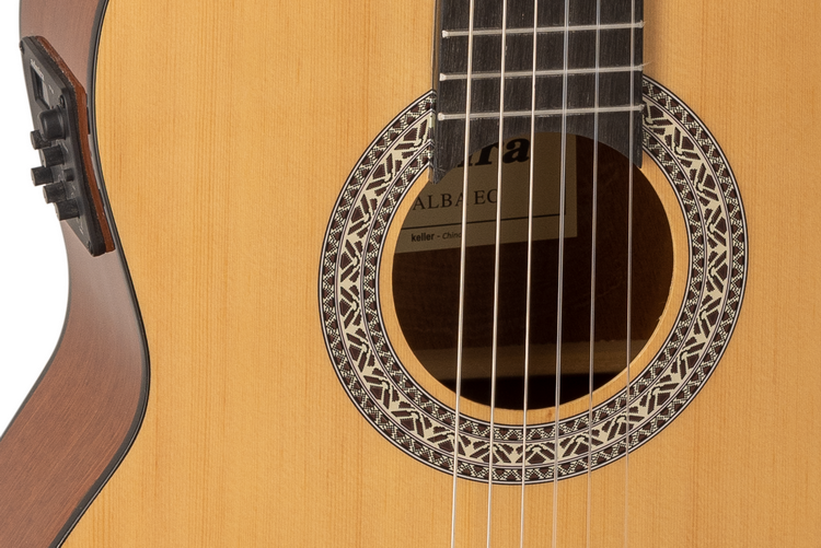 Guitarra_Clasica_Admira_Alba_Electrificada_Cutaway_03