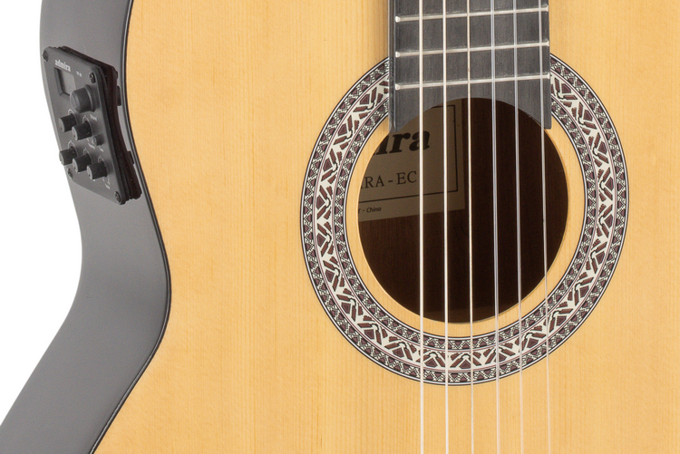 Guitarra_Clasica_Admira_Sara_Electrificada_Cutaway_03