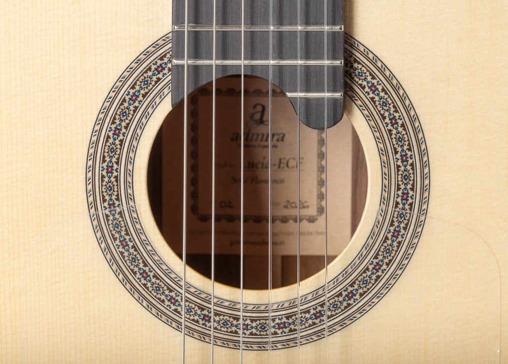 Guitarra_Flamenca_Admira_Lucia_Electrificada_Fishman_Cutaway_04