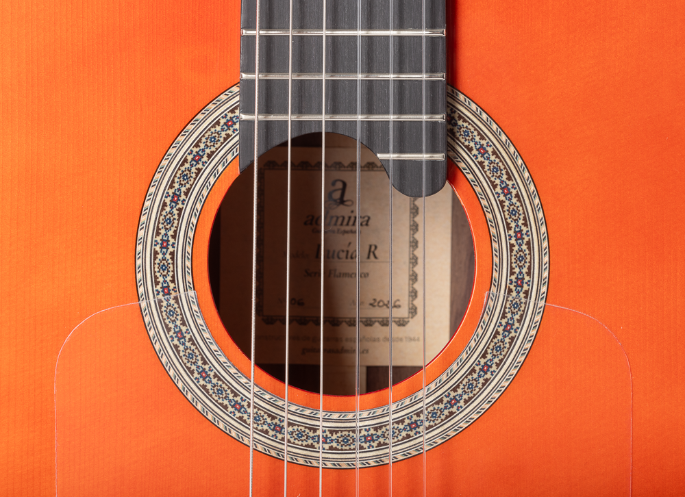 Guitarra_Flamenca_Admira_Lucia_Electrificada_Fishman_Roja_03