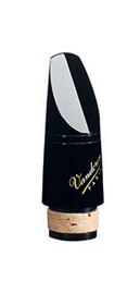 Boquilla_Clarinete_Piccolo_Lab_Vandoren_con_Abrazadera_y_Tapa_CM360K_01